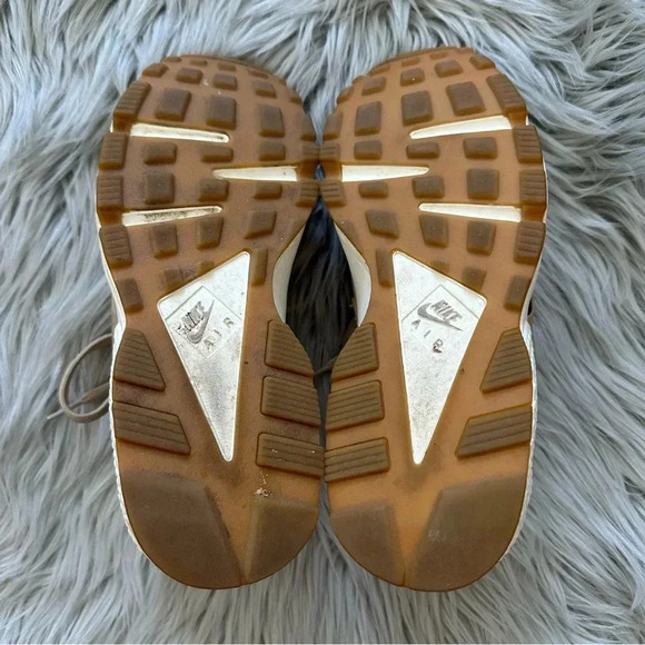 NIKE Air Huarache Run Sneakers in Mushroom Size 8 - Picture 8 of 11